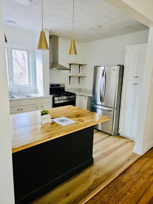 Building Photo - 21 Vale St Unit #1