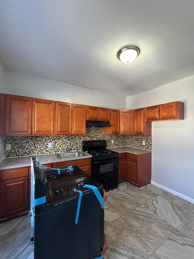 Building Photo - 220 Dwight St Unit 1