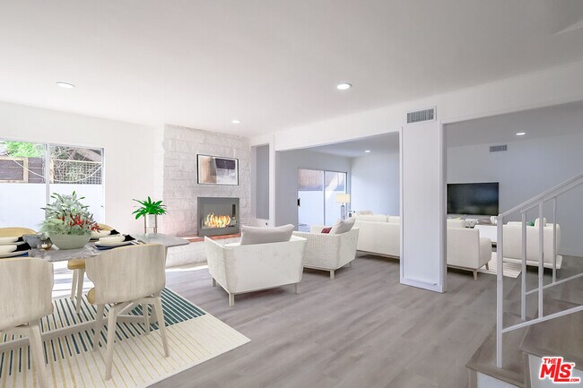 Building Photo - 823 S Detroit St Unit 4