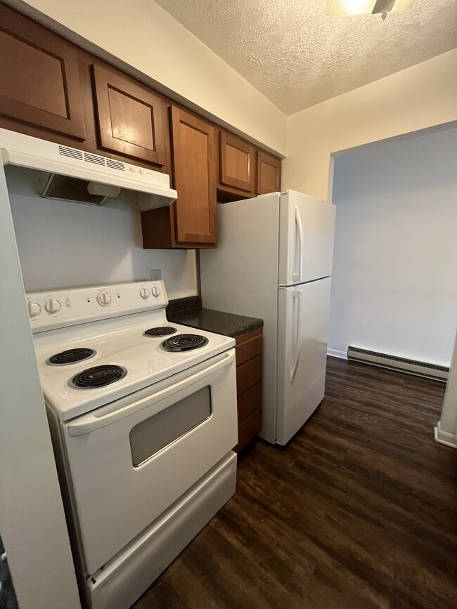 Photo - 402 Forest Ln