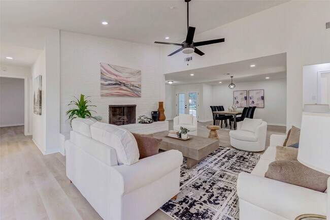 Photo - 10303 Chevy Chase Dr