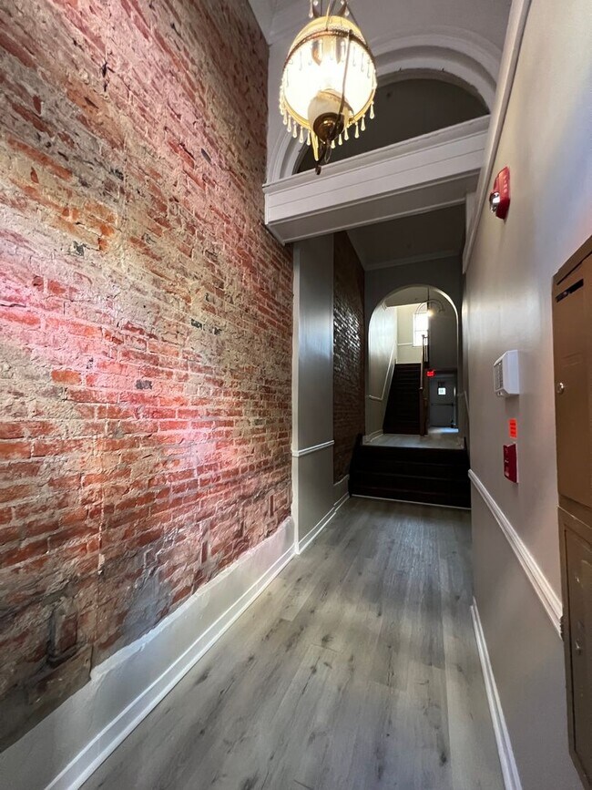 Photo - Spacious Two Bedroom Apartment in Washingt... Unidad #1 (1F)