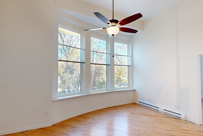 Photo - Washington Plaza Apartments