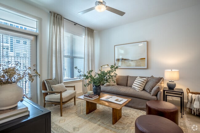 1BR, 1BA - 704SF - Living Area