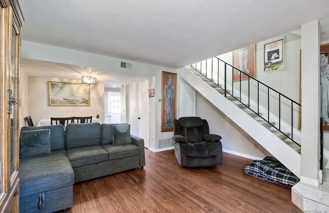 Living room & dining room - 2516 Wanek Rd