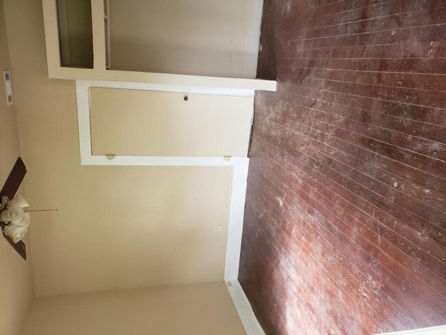 Photo - 319 E Nelson St