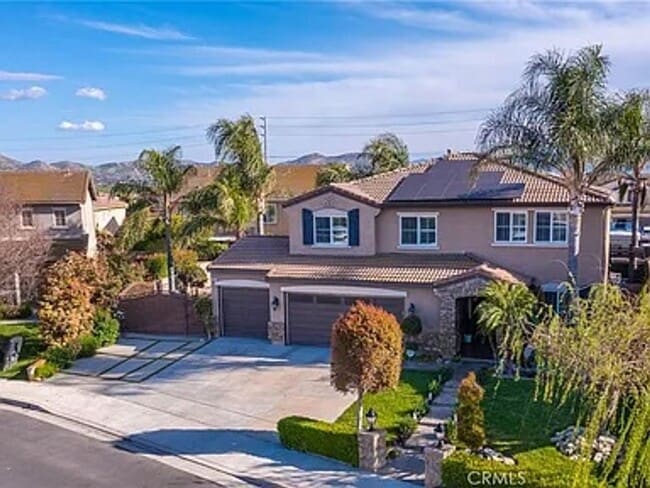 Building Photo - Absolutely Stunning home in Eastvale & loc...