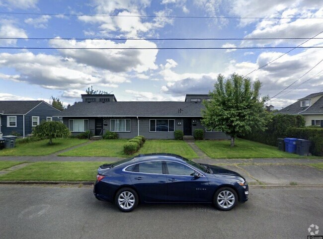 Building Photo - 916 6th Ave SW Rental