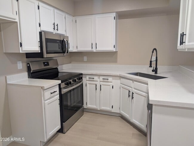 Photo - 533 W Guadalupe Rd