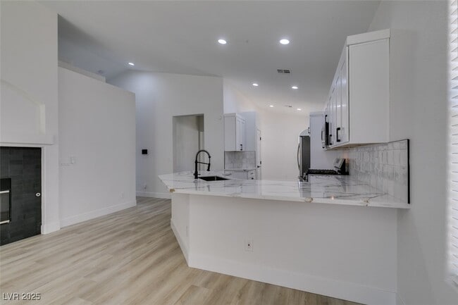 Photo - 823 Wintersweet Rd