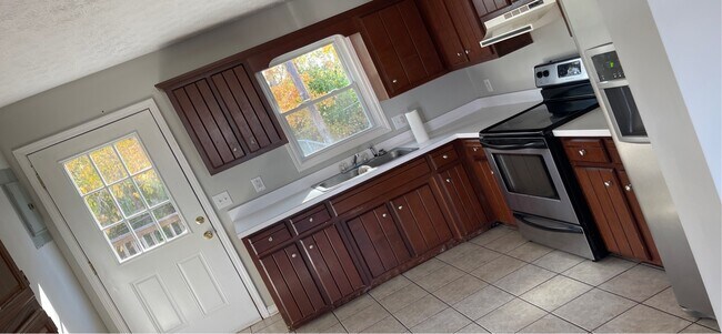 Photo - 1050 Scarlett Ln