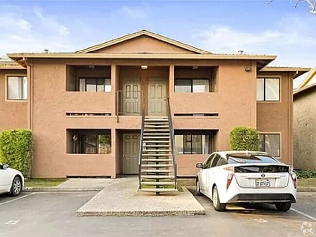 Building Photo - Check out the video! 3 Bedroom 2 Bath Cond... Rental