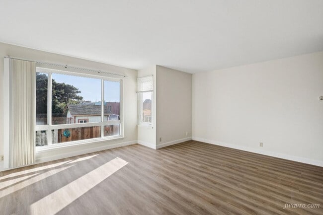 Building Photo - 3225 Vicente St Unit 2