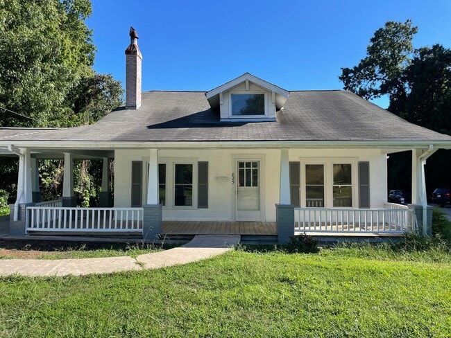 Building Photo - 2-3 BED, 1 BATH HOME WITH WRAP AROUND PORCH!