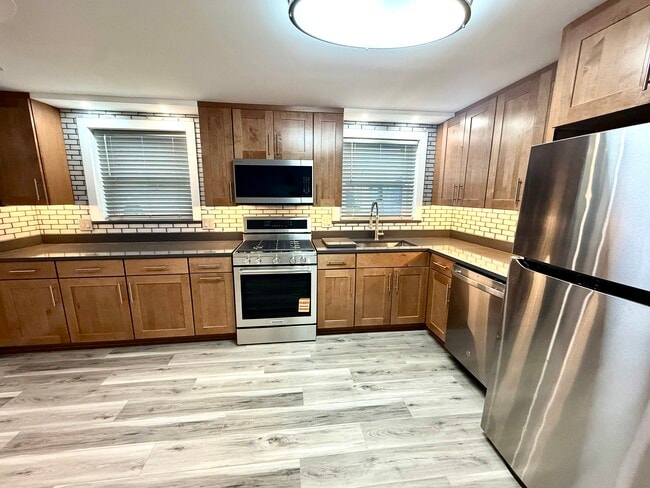 Great lighting! - 16W671 56th St Unit Garden