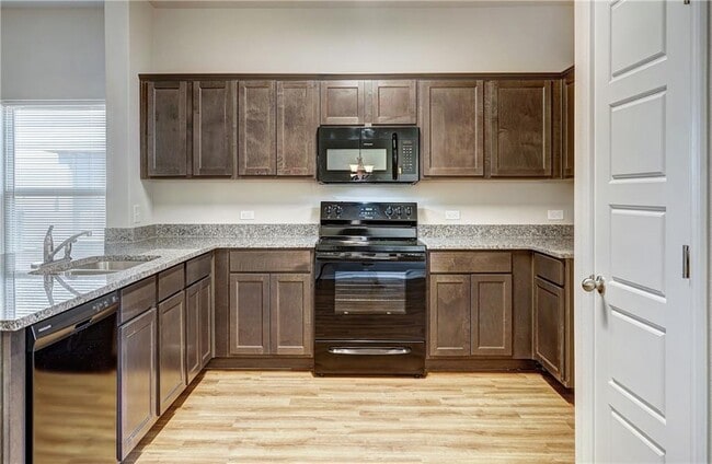 Building Photo - 1703 Davidson Rnch Dr