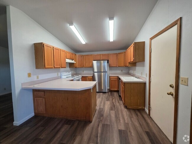 Building Photo - 00141/00142 Unit 00142 Rental