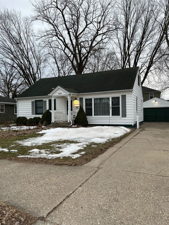 Photo - 1802 Ferry St
