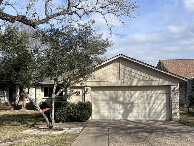 Photo - 1109 Lohmans Crossing Rd