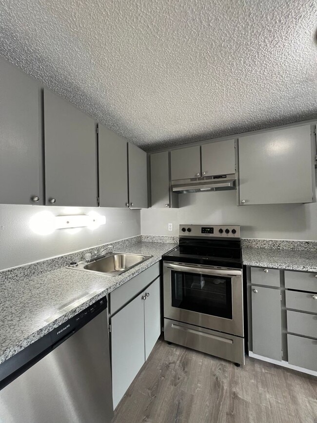 Photo - Lincoln Court Apartments