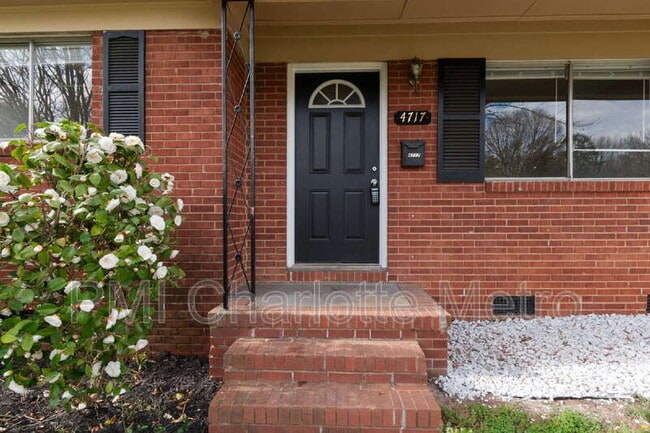 Photo - 4717 Monmouth Dr