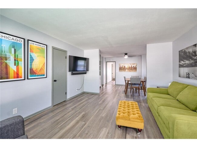 Photo - 1284 Snelling Ave N