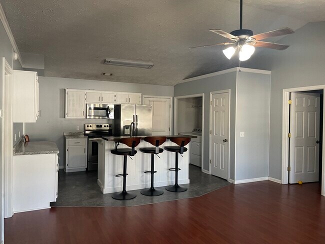 Photo - 301 E Cedar St