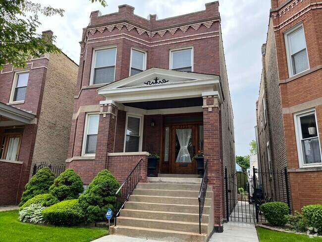 Building Photo - 3735 W Belden Ave Unit 2 Rental