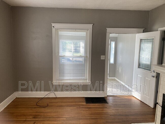 Photo - 29 Putnam St SW Unit 1