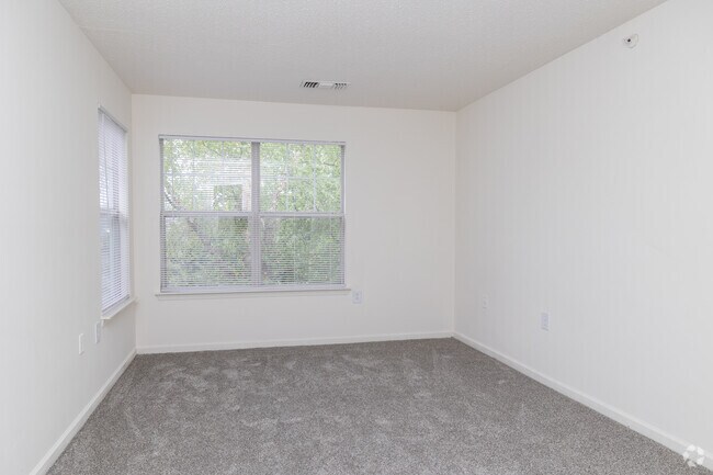 2BR, 2BA - 976SF - Primary Bedroom