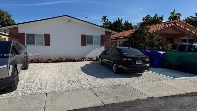 Building Photo - 3610 SW 25th Ter Unit 3612 Rental