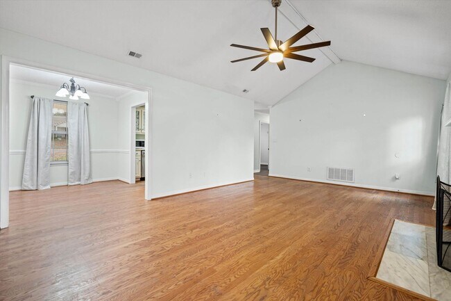 Photo - GREAT COMMUTE LOCATION!