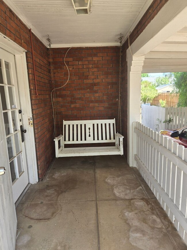 Photo - 1406 E Earll Dr