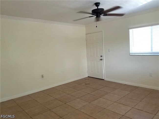Building Photo - 8162 Country Rd Unit 201