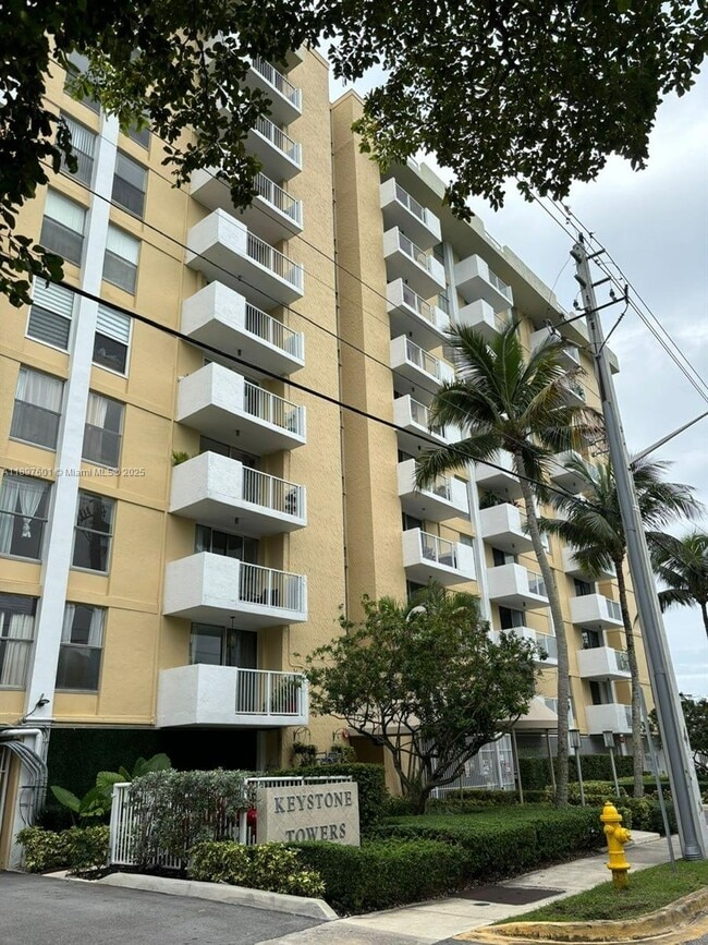 Photo - 2000 NE 135th St Unidad 810