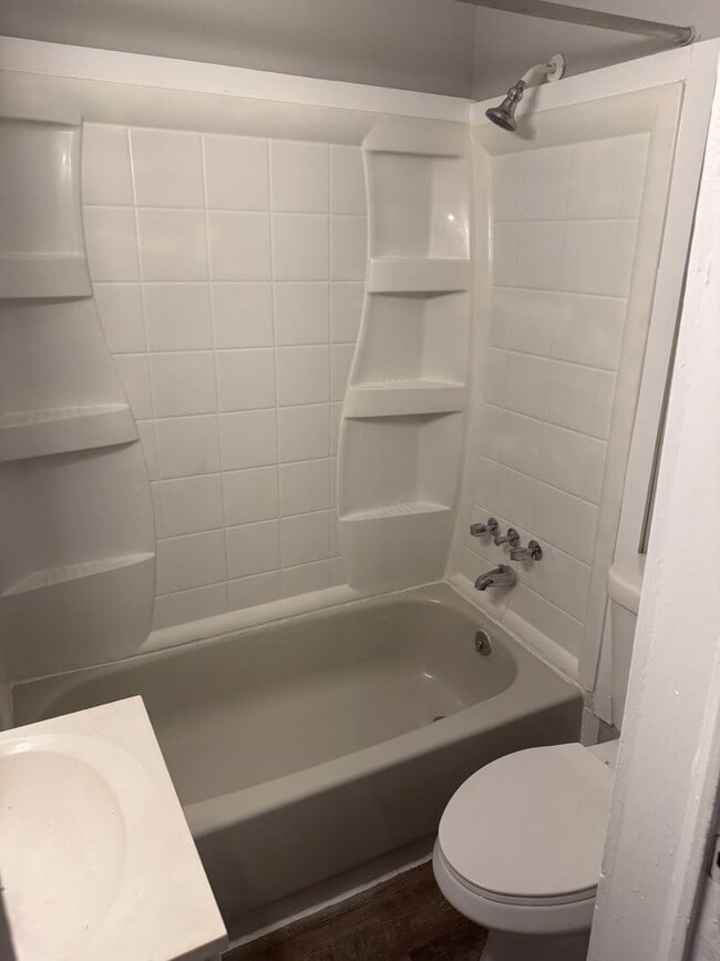 Photo - 1 Bedroom, 1 Bathroom Apartment Located on First Floor -- Ready For Move-In! Unidad 101