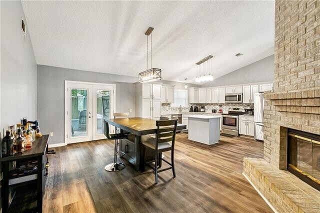 Photo - 310 Oakley Ln