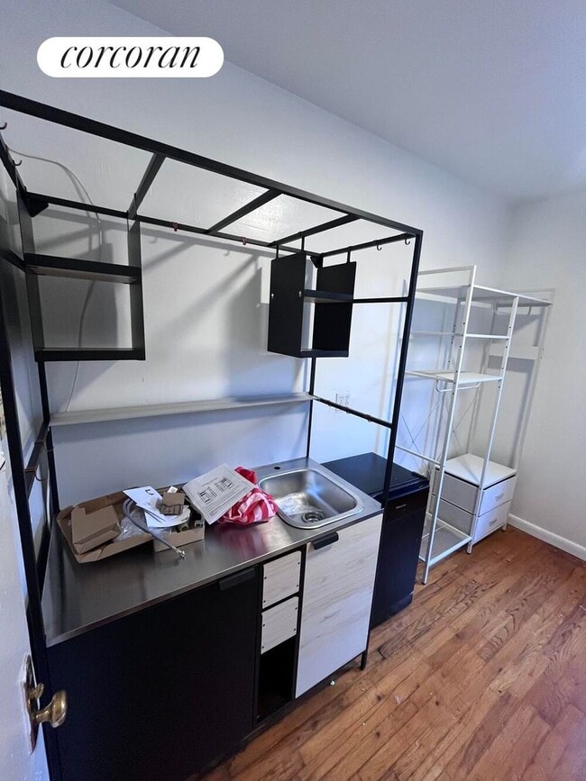 Building Photo - 310 W 20th St