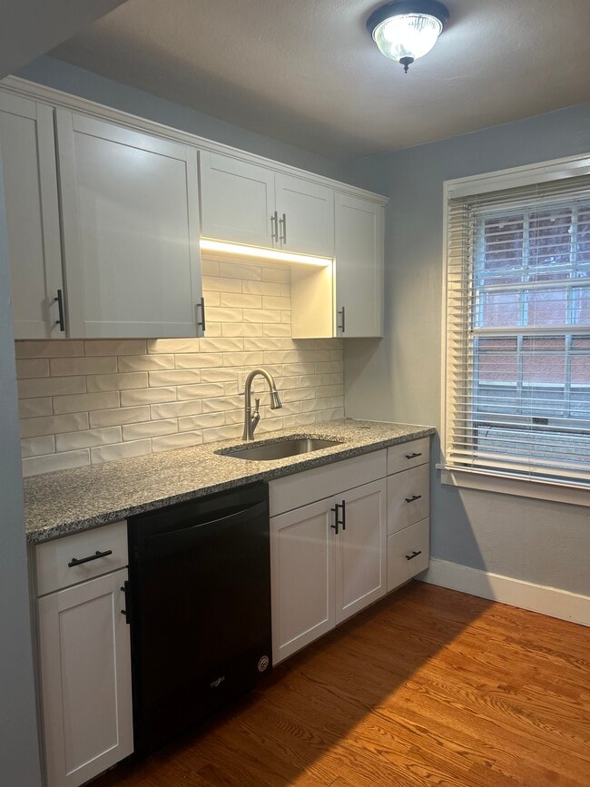 Building Photo - 1023 Scott St Unit F Rental