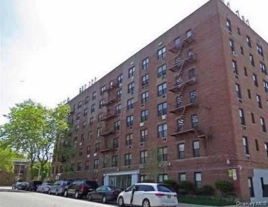 Building Photo - 152-72 Melbourne Ave Unit 3P