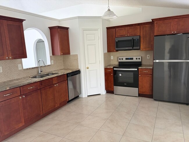 Photo - 1682 SW Glacador Ave