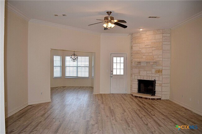 Photo - 2105 Merle Dr