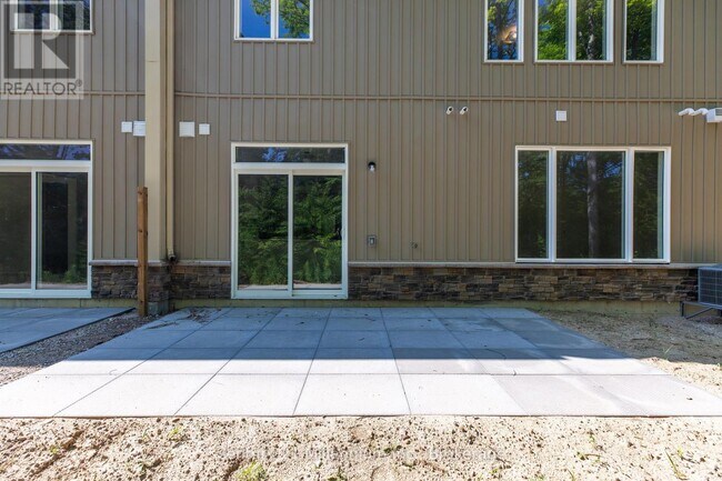 Photo - 9 Steinway St