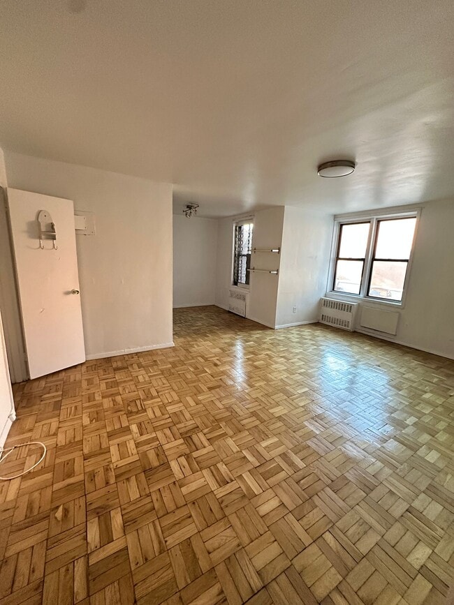 Building Photo - 2534 Crescent St Unit 1A