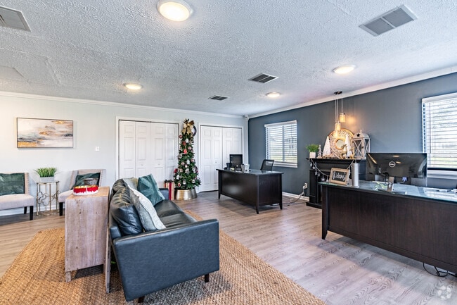 Clubhouse - Oak Tree Farms