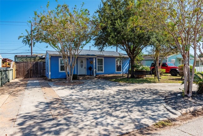 Photo - 1310 Harris Way