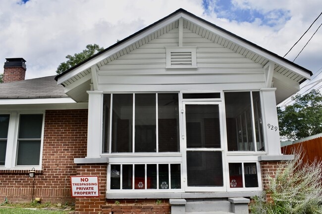 Building Photo - 929 Church St