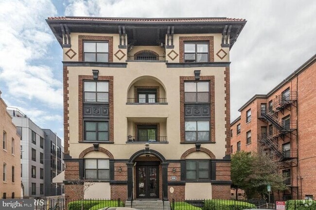 Building Photo - 1436 Meridian Pl NW Unit 305 Rental