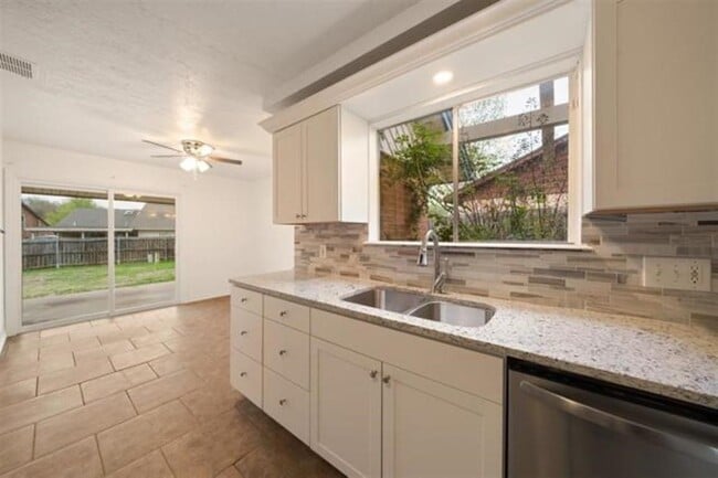 Photo - 3010 NE Lancaster Ln