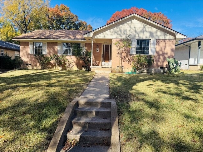 Building Photo - 2261 Springhill Dr